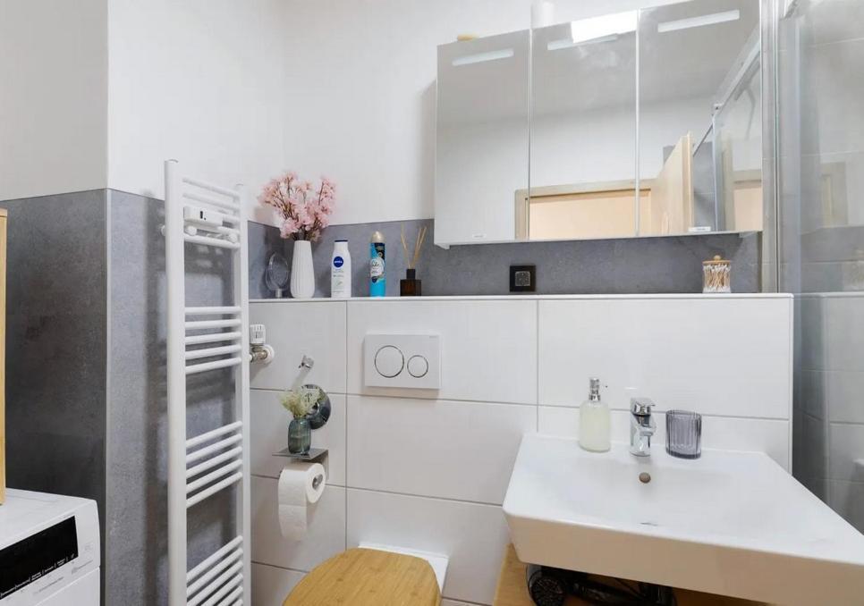 Homestay Stilvolle Privatzimmer Im Wohnung - Top Ausstattung *